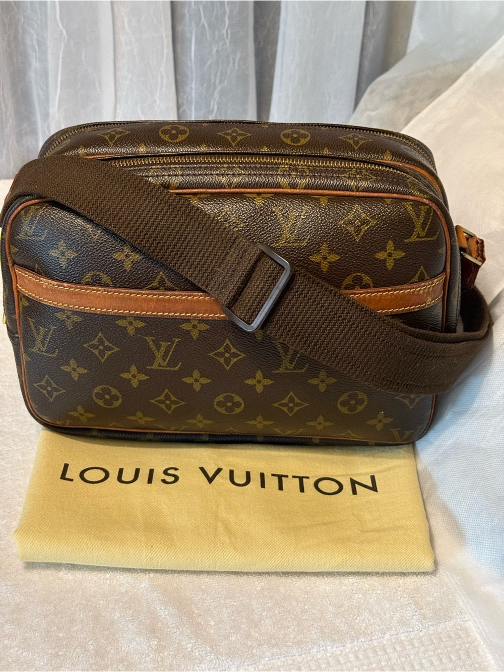 Louis Vuitton VINTAGE Signature Monogram Canvas Unisex Messenger Reporter PM Bag